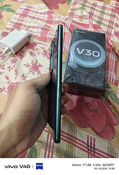 vivo V30 5G 5