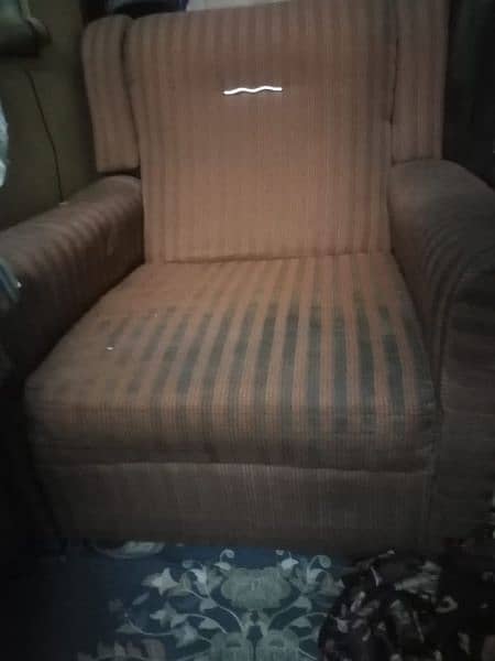 5 seater sofa for urgent sale 5