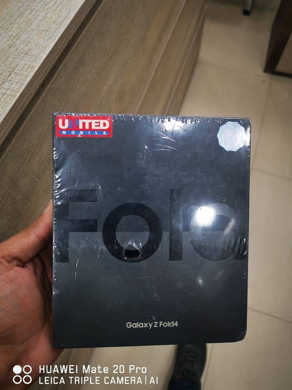 I'm selling my phone galaxy fold 4 box pack 1