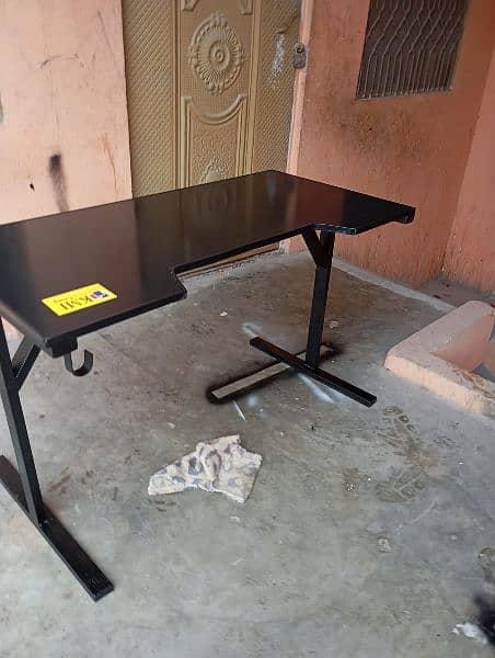 Black gaming table 1