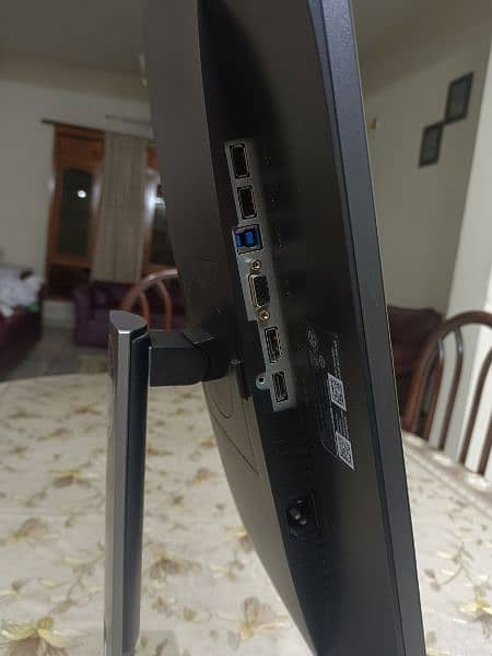 Dell 22 inch led monitor borderless 3