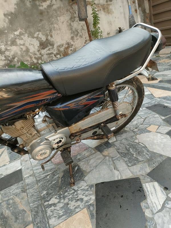 Honda CG125 10