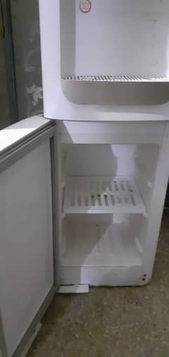 Gree  water dispenser condition 8/10 urgent sale in 15000