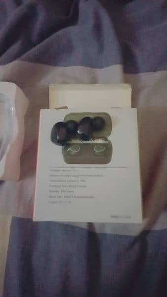 M10 Earbuds 0