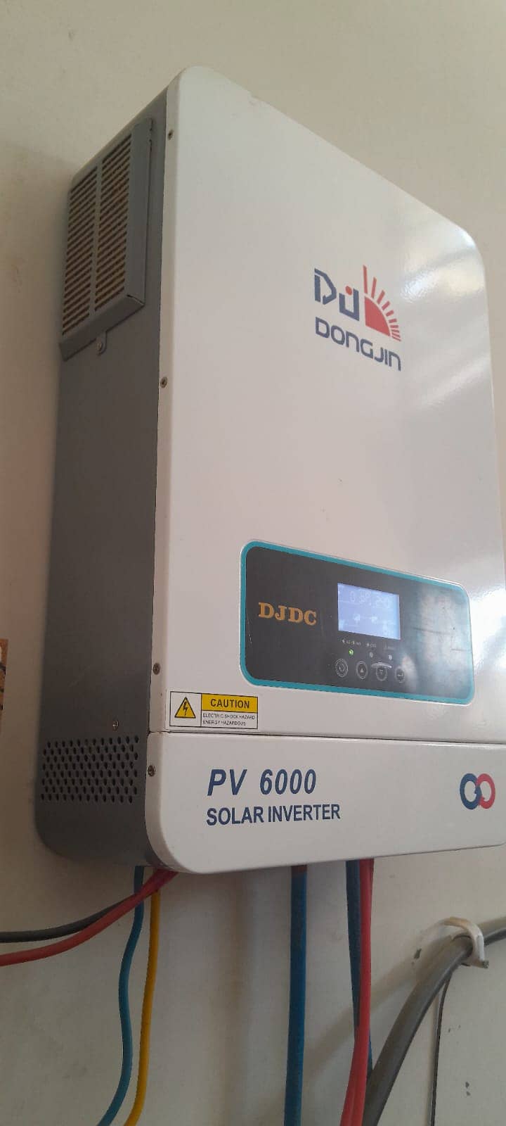 Dongin Pv6000 hybrid inverter 1