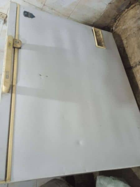 Deep freezer in Good condition 1