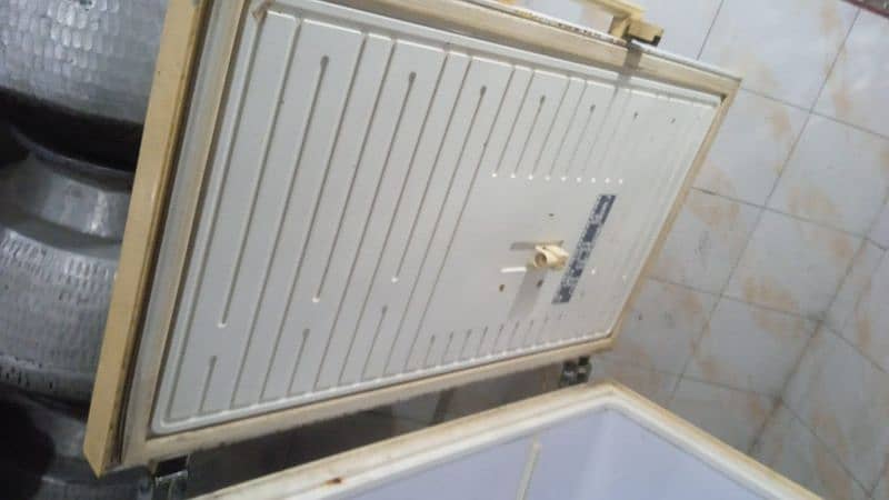 Deep freezer in Good condition 3