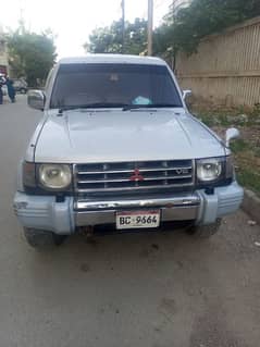 Mitsubishi Pajero Jeep