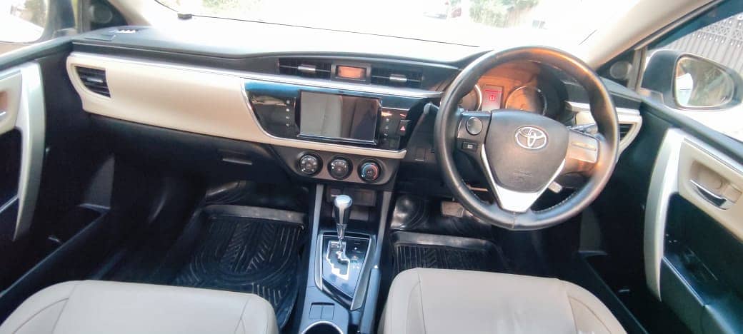 Toyota Corolla Altis Grande CVT-i 1.8 2014 12