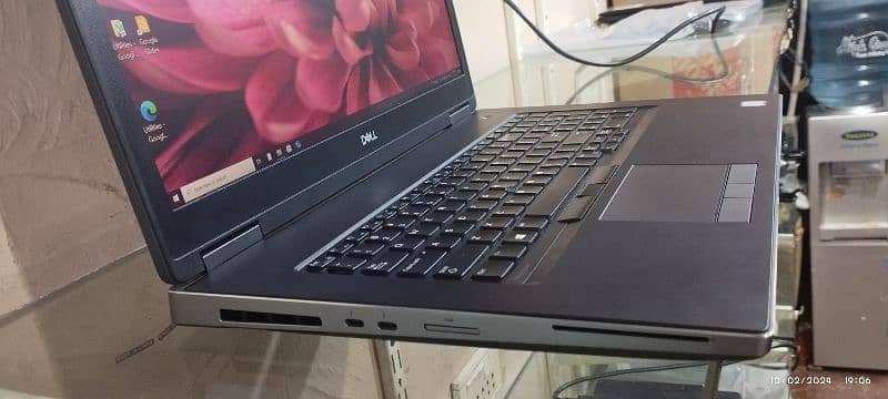 Dell Precision 7740 8