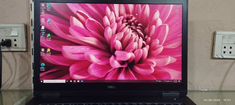 Dell Precision 7740 9