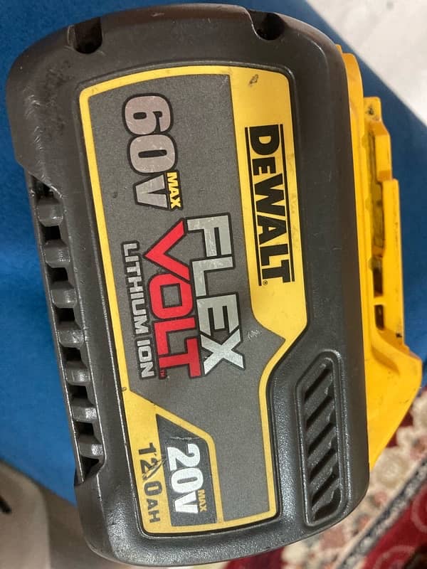 DEWALT Flexvolt 12 AH 60volt 1