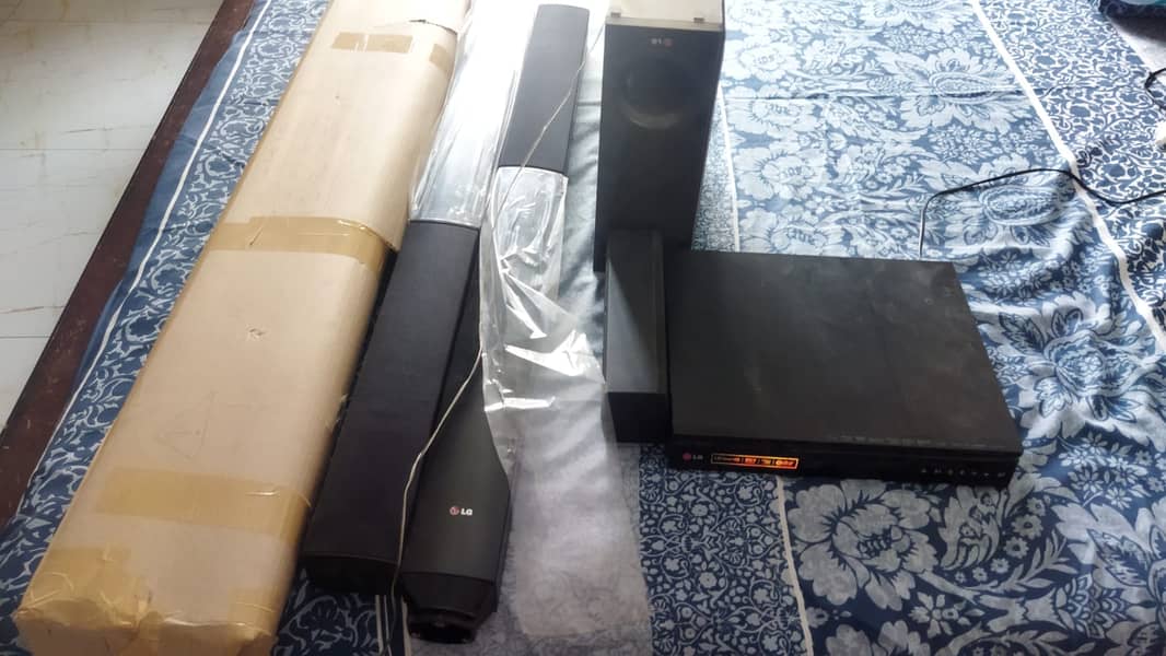 Almost New LG Home Theater System LHD-657 4