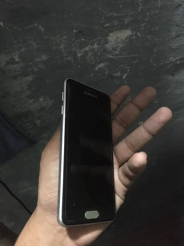 Samsung A3 2016 smoth phone 2