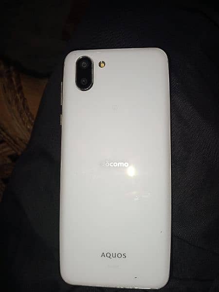 Aquos r 2 1