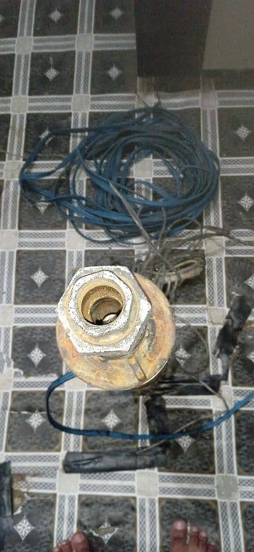 summersible pump good condition 6