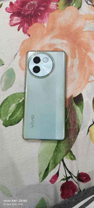 Vivo v30e just minor side screen break 1