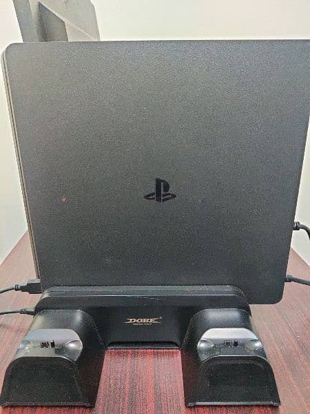 PS4 SLIM In new condition with Lenovo led urgent sell. 1