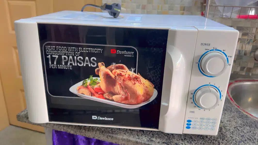 Dawlance Microwave Oven 4 months used (Oven in Islamabad) 3