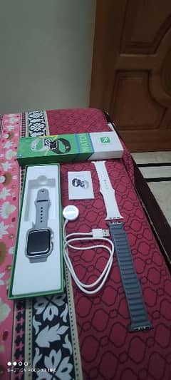 DT NO1 SMART WATCH WITH EXTRA STRAPS complete box