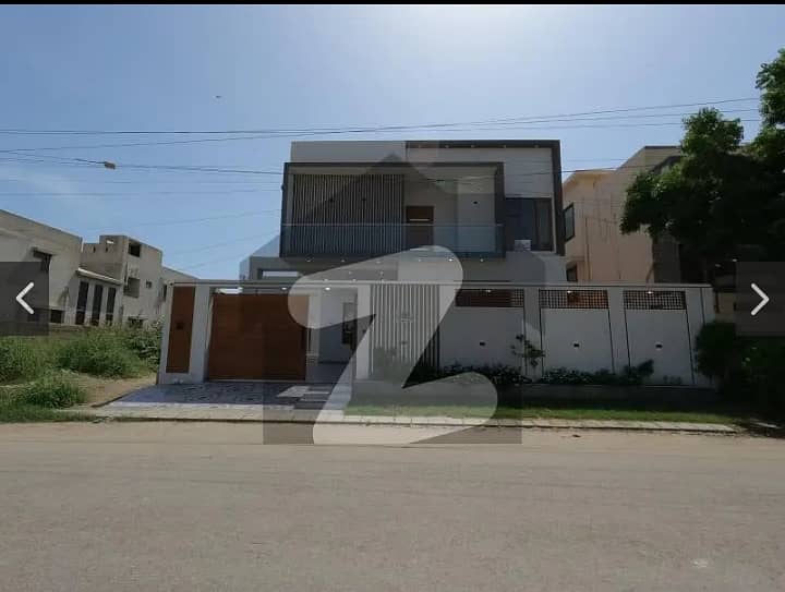 1000 Yards Single Storey Bungalow For Sale Block 4 in Gulshan-e-Iqbal: Excellent investment opportunity 1