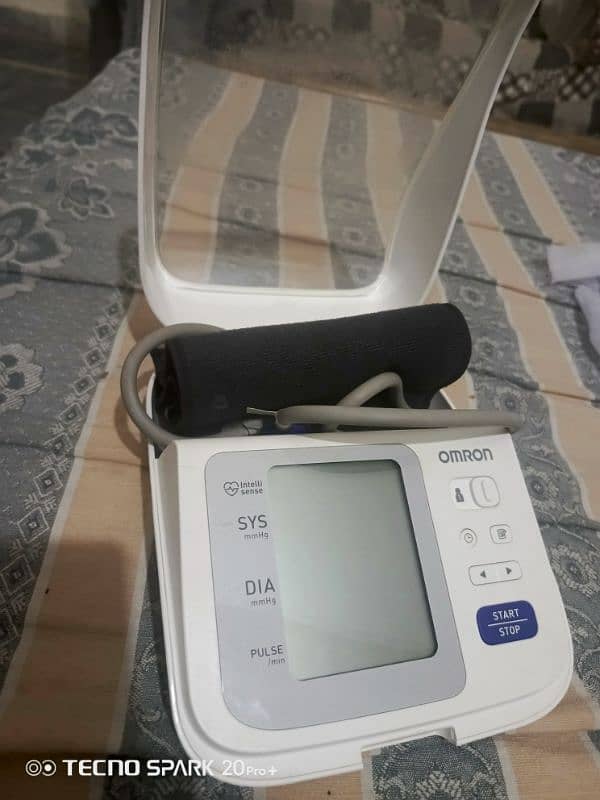 Digital blood pressure monitor Device Omron 1