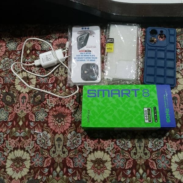 Infinix smart 8 4+4 / 64 7