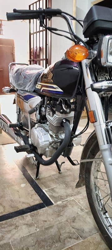 Honda 125 Special Edition 3