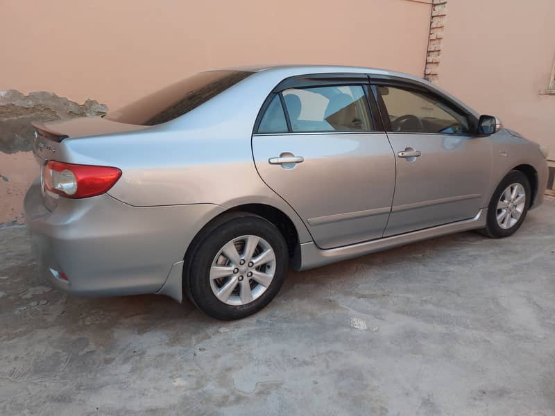 Toyota Corolla Altis 2011 4