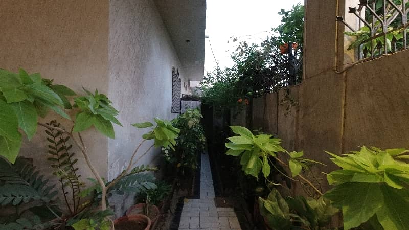 LUXURIOUS ONE UNIT Corner HOUSE FOR SALE IN GULSHAN BLK-4 7