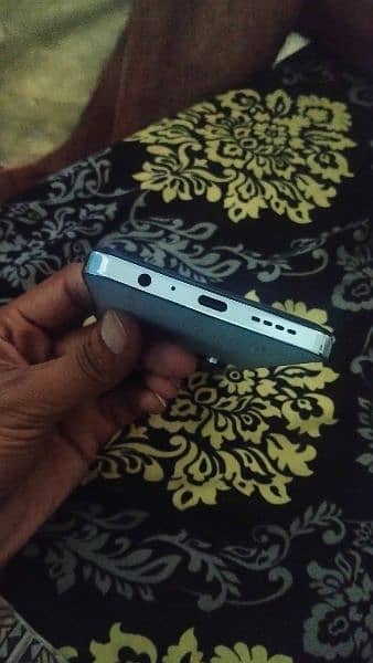 infinix not30  8 256 new condition with box ogrinal charger 2