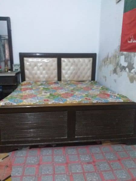 King Size double bed for sale (WITHOUT MATRESS) 6