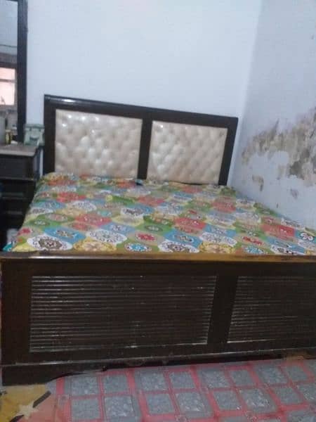 King Size double bed for sale (WITHOUT MATRESS) 7