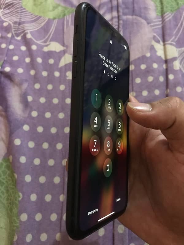 iPhone XR 3