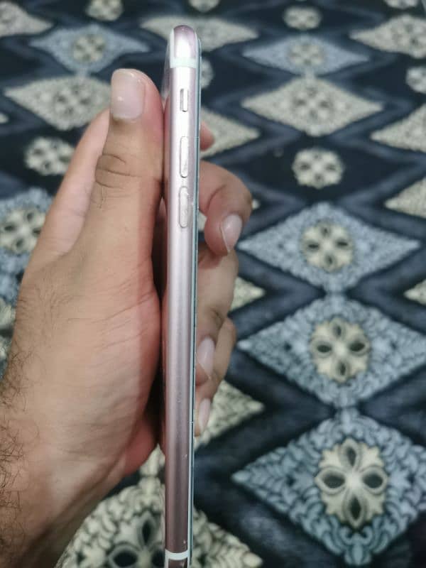 i phone 7 pluse condition 9/10 health 84 non pta  no opan original 8