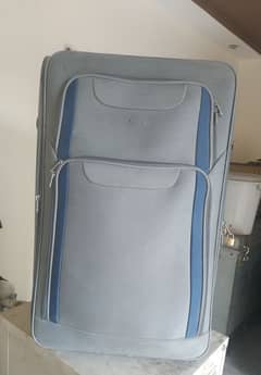 1 full size travling suit case