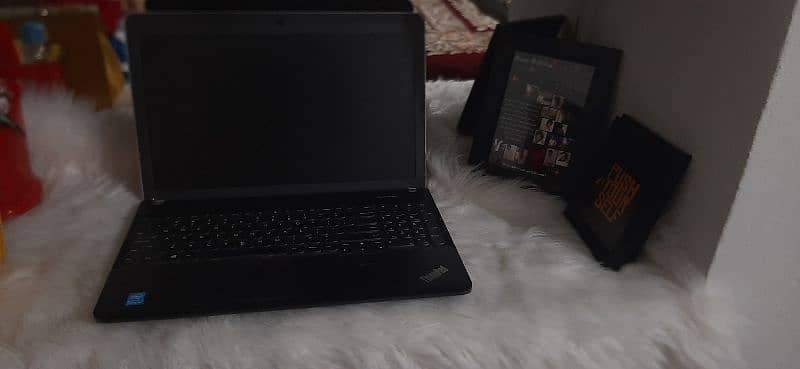 lenovo thinkpad core i5 4th gen . . 8gb ram 250ssd and 2gb graphics 10