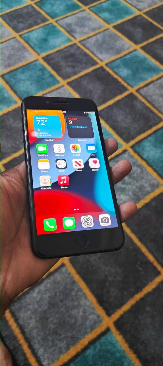 i phone 7 plus non 10 by 10 cindition 5