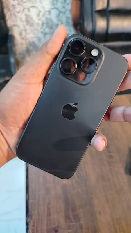 iPhone 15 pro black titanium 2