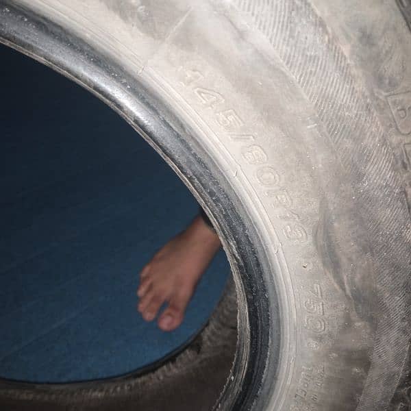 tyre 145 80 r13 darmiyani condition no panchar 2 adad tyre 1