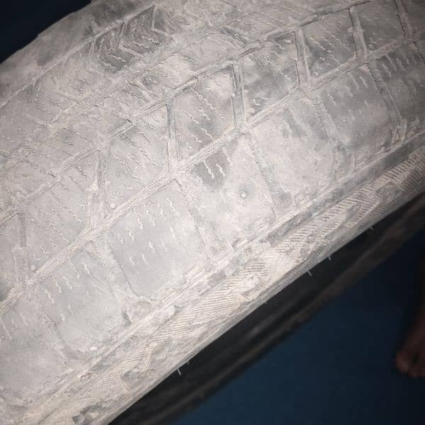 tyre 145 80 r13 darmiyani condition no panchar 2 adad tyre 3