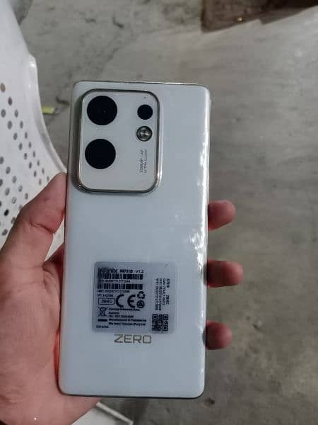 Infinix zero 30 16/256 3