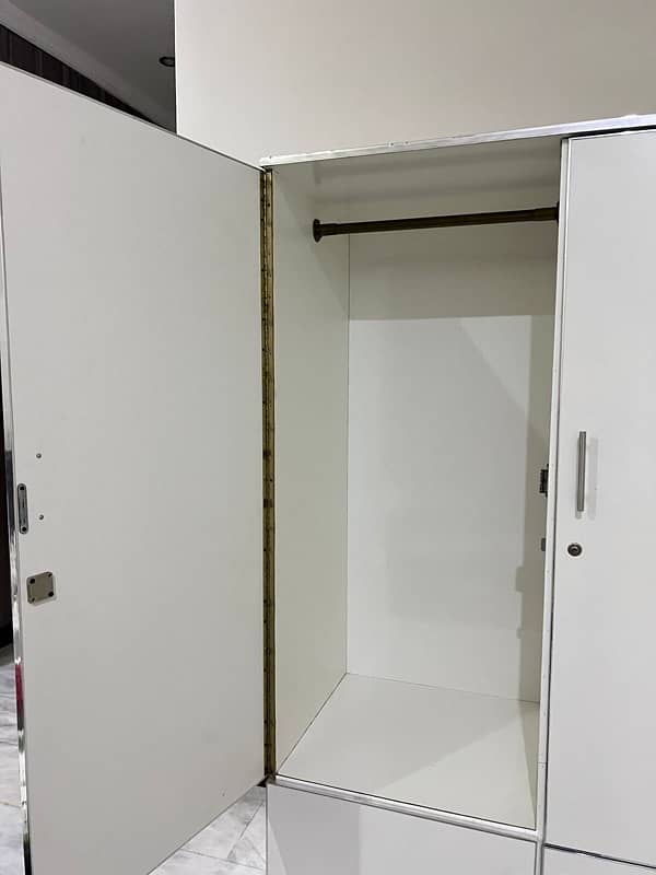 Sheet Cupboard Used 1