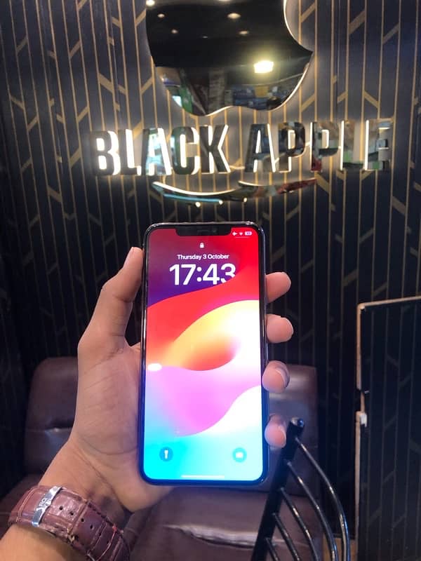 iphone 11 pro max 64 gb all ok 10 by 10 non pta 4 month sim time 1