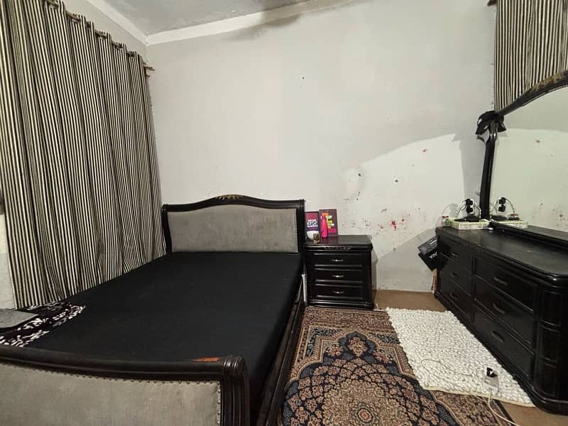 black king size bed with mattress and side table and dressing table 2