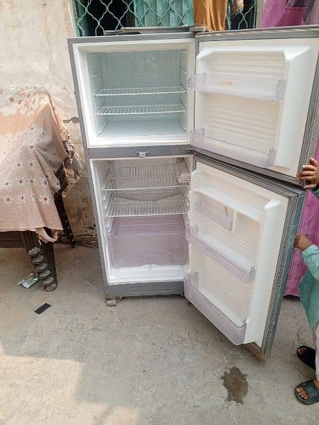 Dawlance fridge medium siz.    03013962328 2