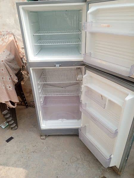 Dawlance fridge medium siz.    03013962328 3