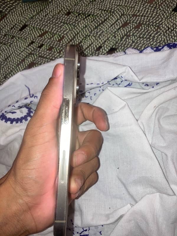 iphone 14 pro condition 10/10 4