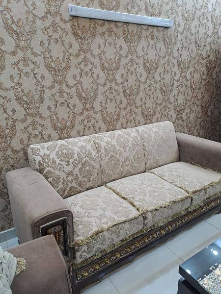 VIP LUXIRY SEVEN SEATER SOFA SET AVSILABLE FOR SALE 1