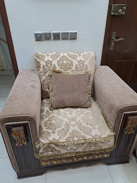 VIP LUXIRY SEVEN SEATER SOFA SET AVSILABLE FOR SALE 2